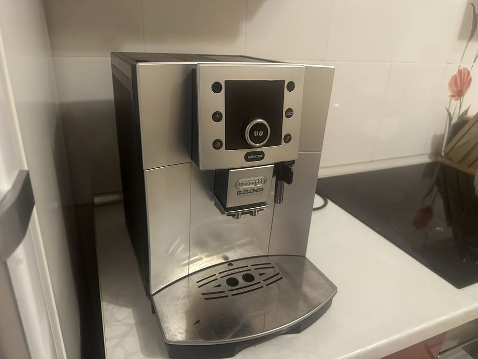 Продам кофе машину делончи