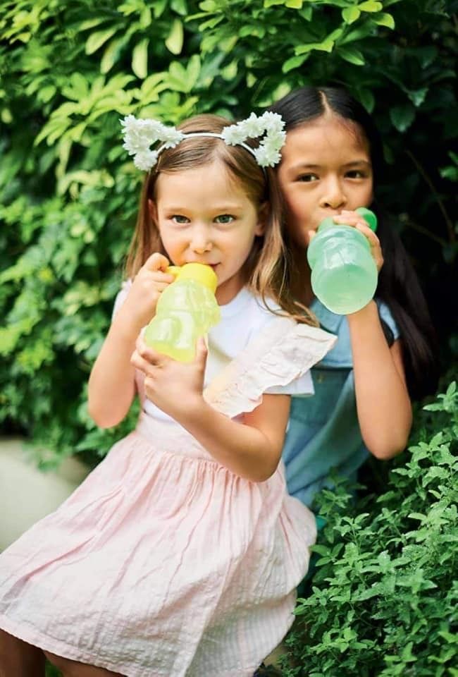 2 Ecogarrafas de criança tupperware