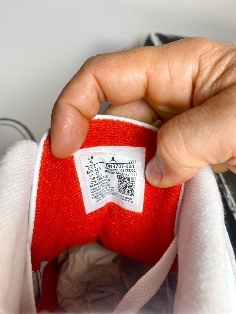 Air Jordan 3 White Cement (Reimagined) - 42.5