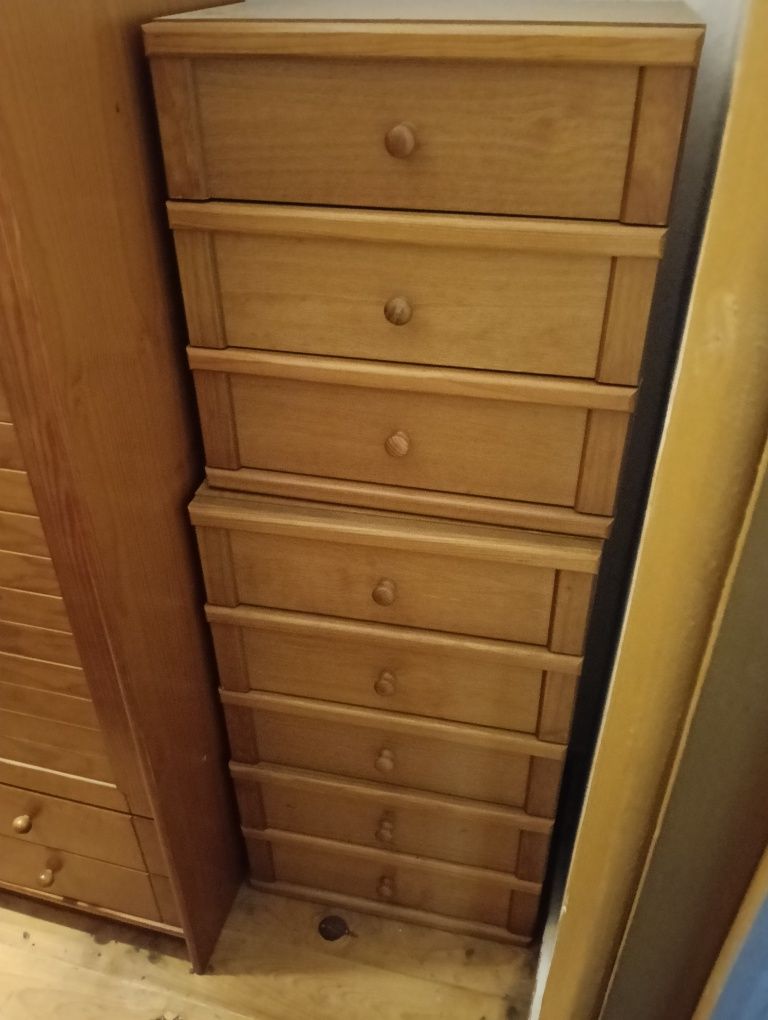 Quarto de solteiro (2 camas, 2 armários)