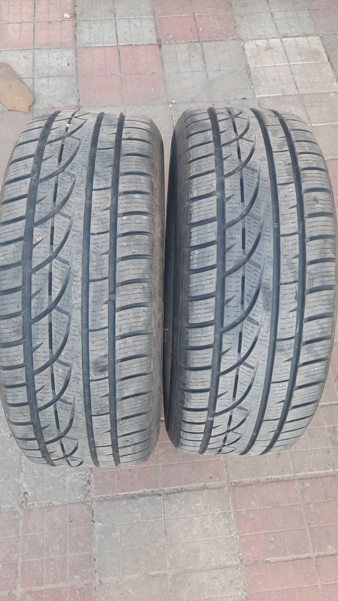 Зимнюю резина HANKOOK 255 60 R17
Пара.
Мягкая, остояние хорошее.
Год в