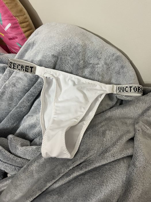 Nowe damskie białe stringi z diamencikami S