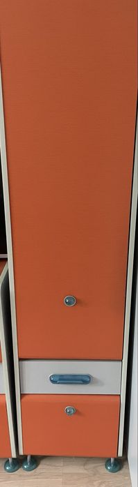 Używany komplet mebli dla dzieci i młodzieży w dobrym stanie