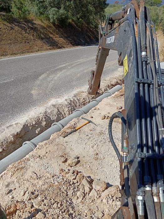 Serviços de mini -giratória e basculante