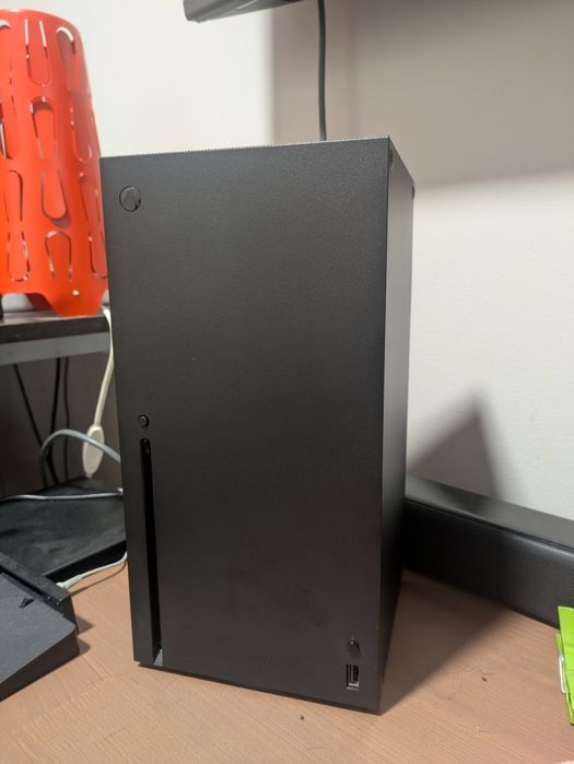 Xbox Series X  Como nova e com acessórios