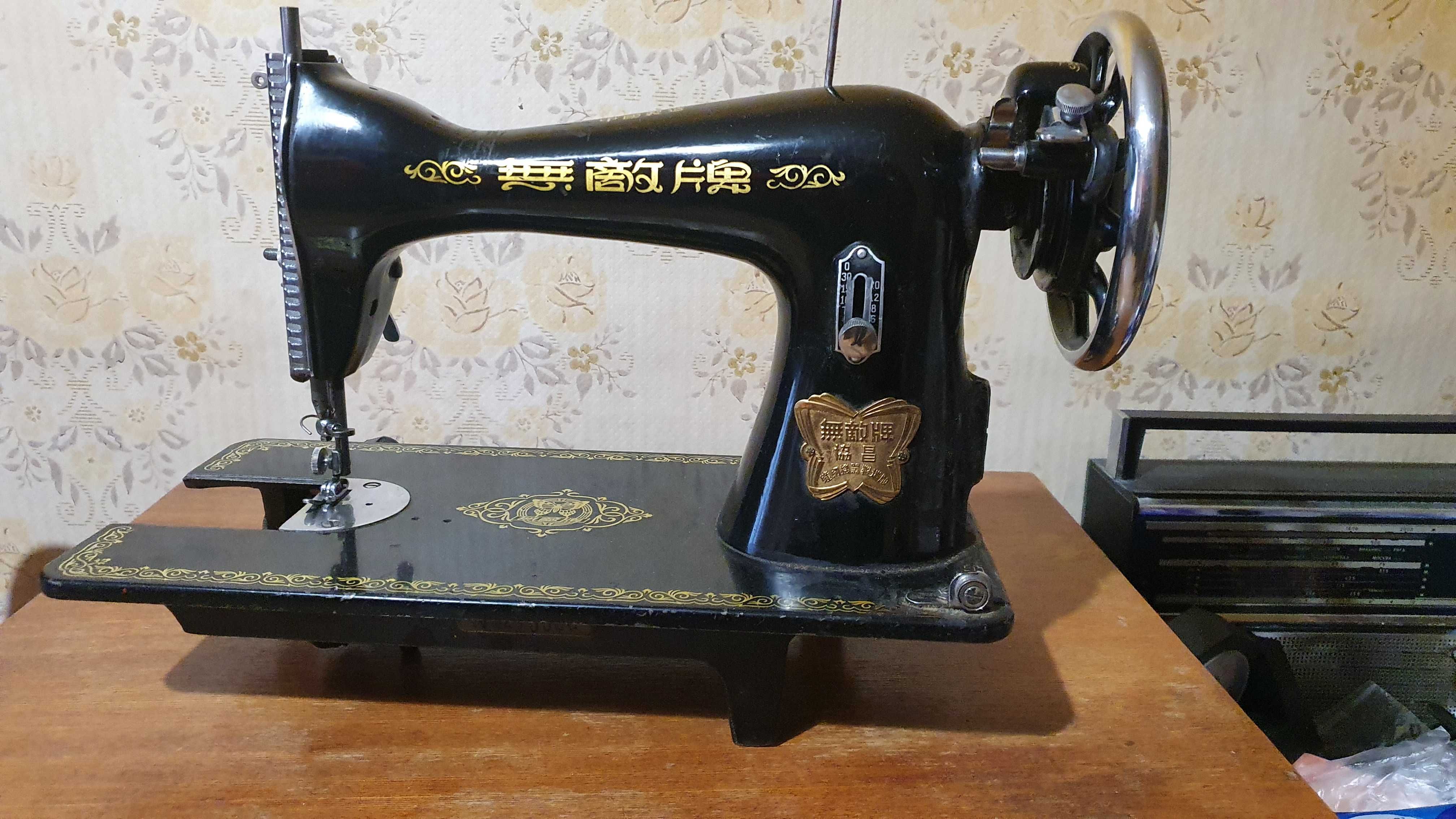 Швейная машинка с ручным приводом