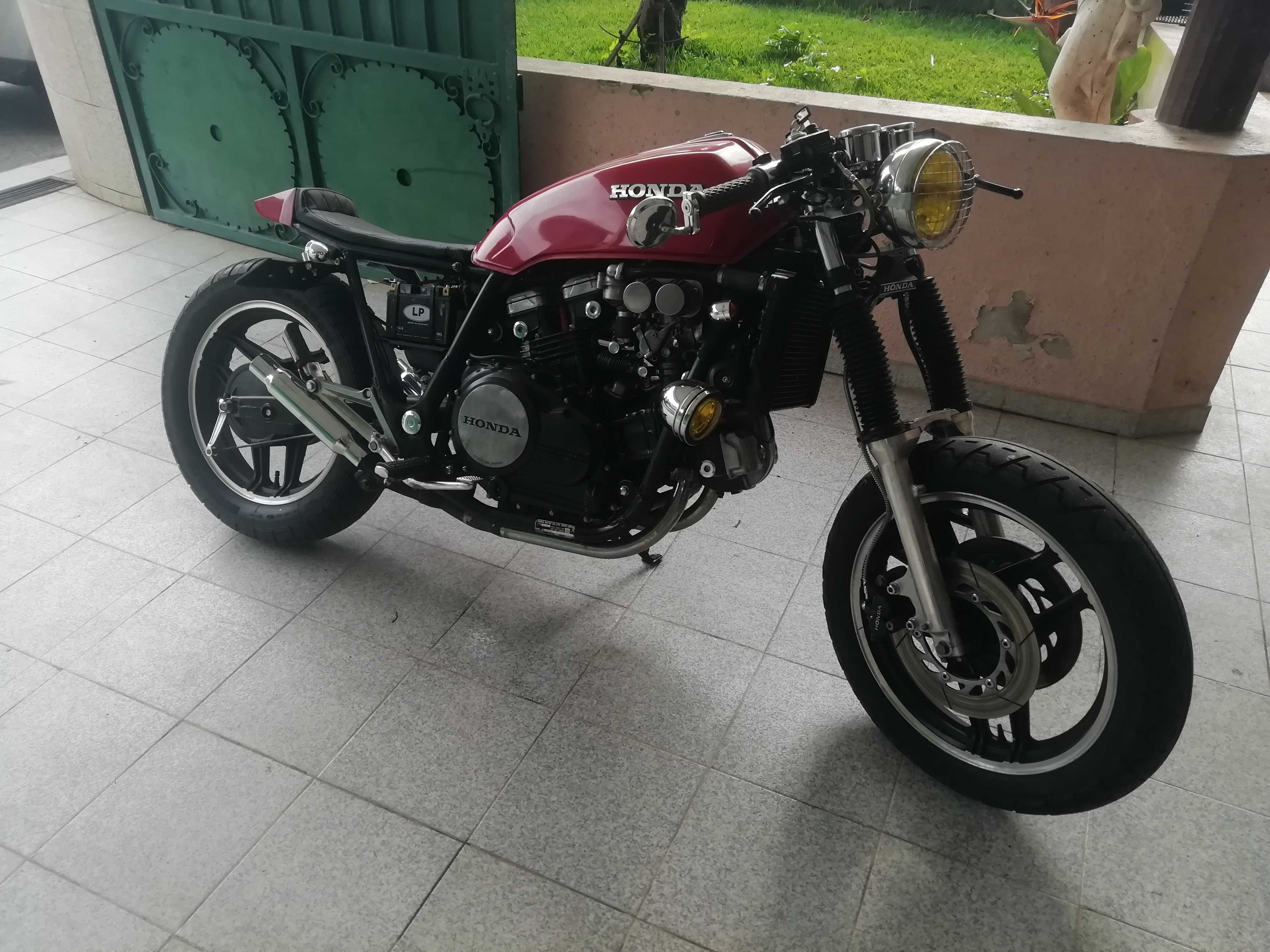 Honda VF 750 Sabre Café racer