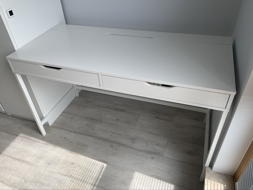 Białe biurko Alex Ikea 132 cm x 60 cm x 76,5 cm