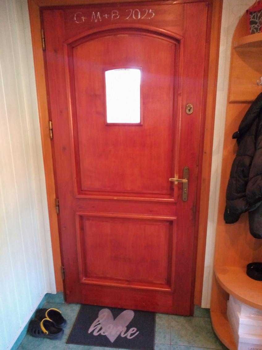 Drzwi zewnętrzne z futryną