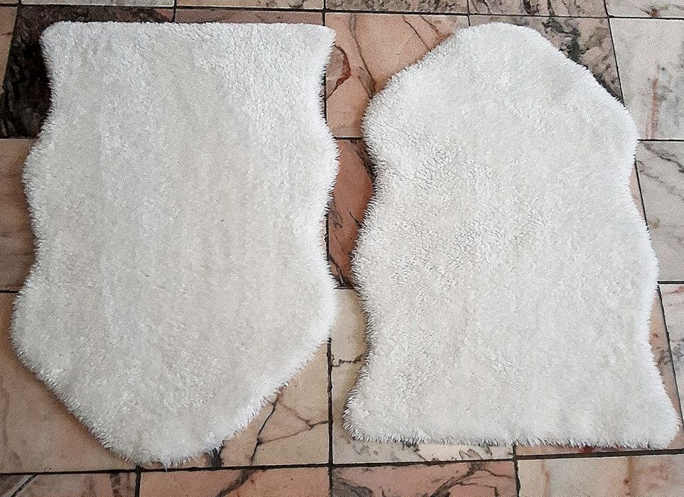 Dois tapetes  55×85 cm Brancos - Novos!