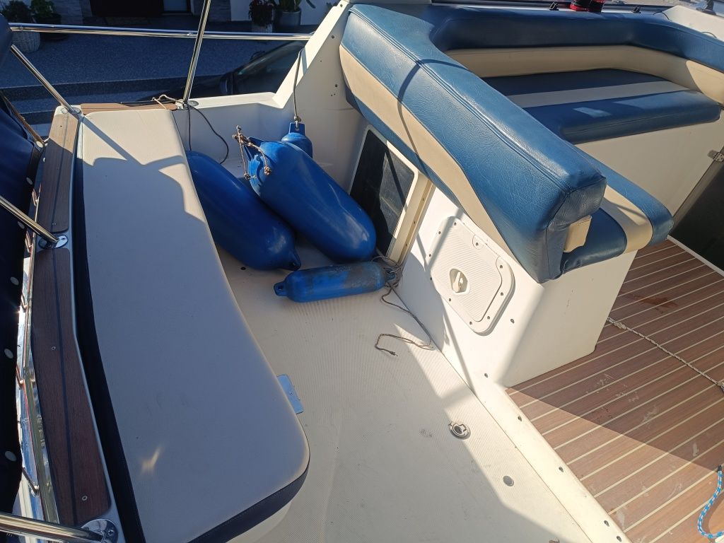 Łódź Bayliner 2455+Przyczepa