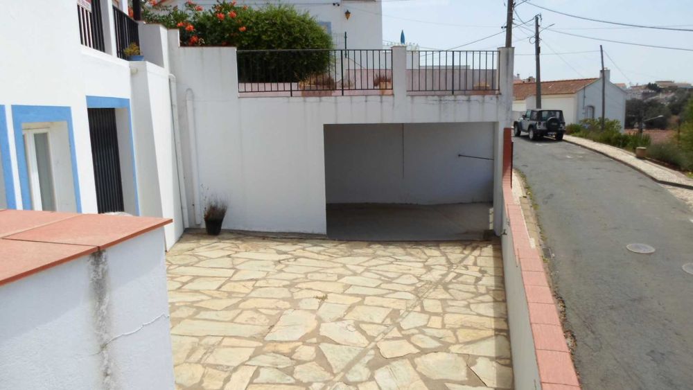 Moradia isolada, 3 pisos, 5 assoalhadas + 1.