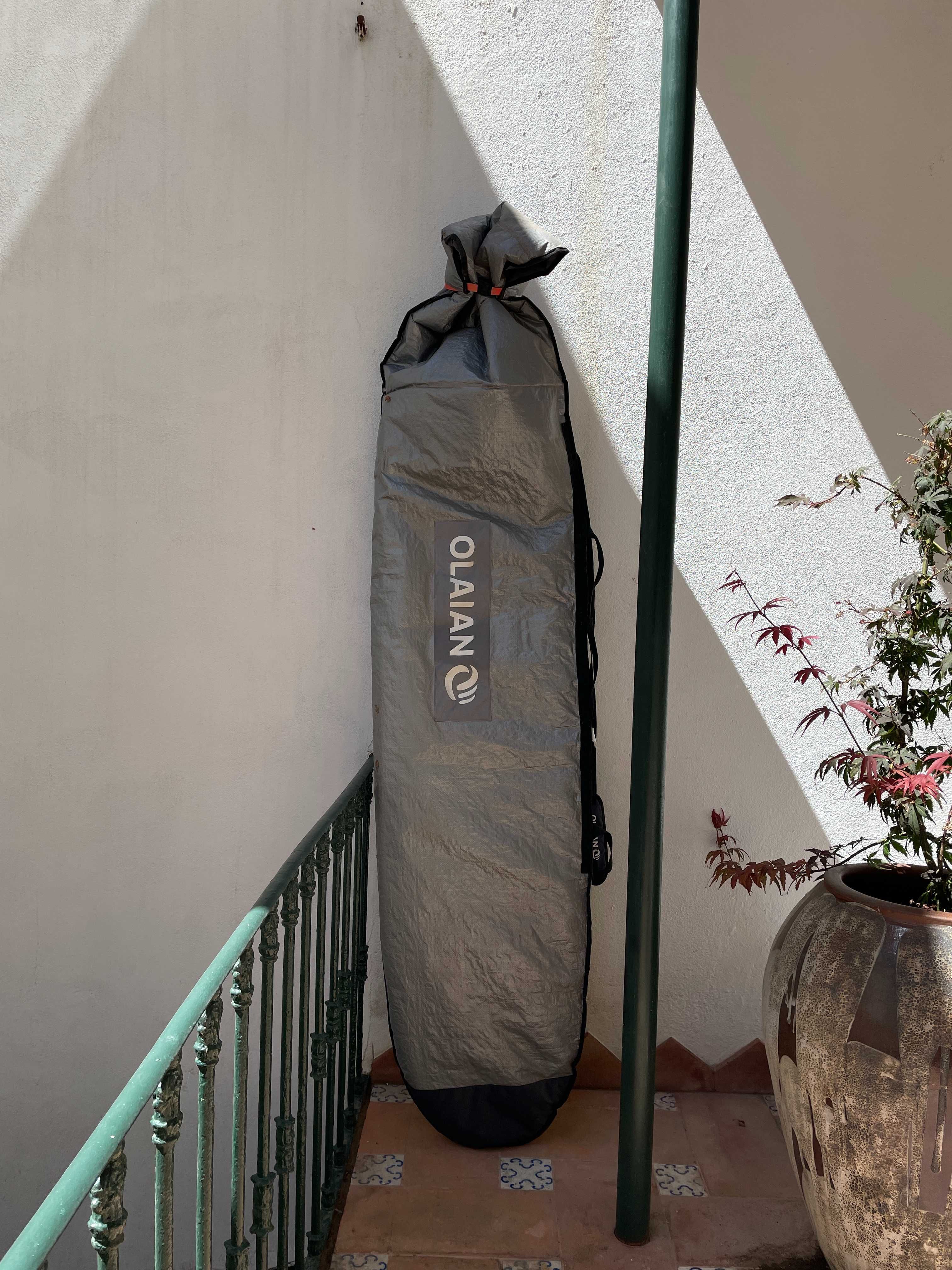 Blue Decathlon 8 QUOTE2 80 l 500 Foam Surfboard and transport bag