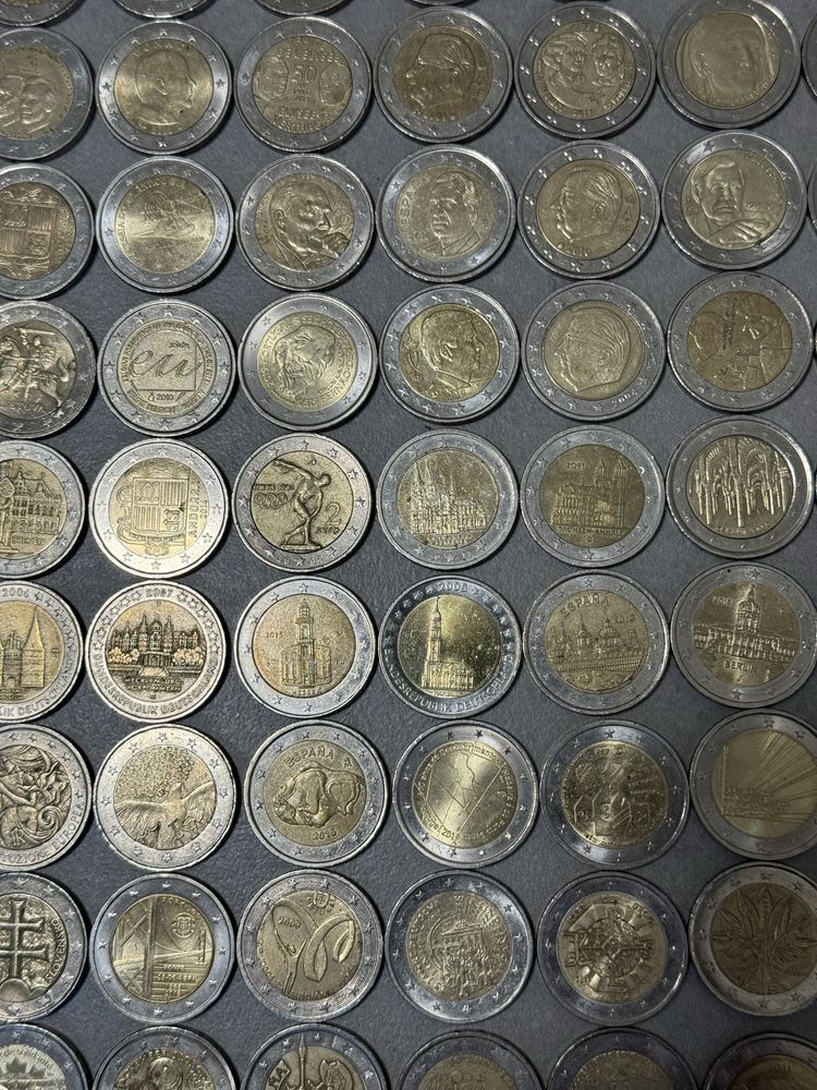 Vendo moedas de 2 euros para coleção todas diferentes.