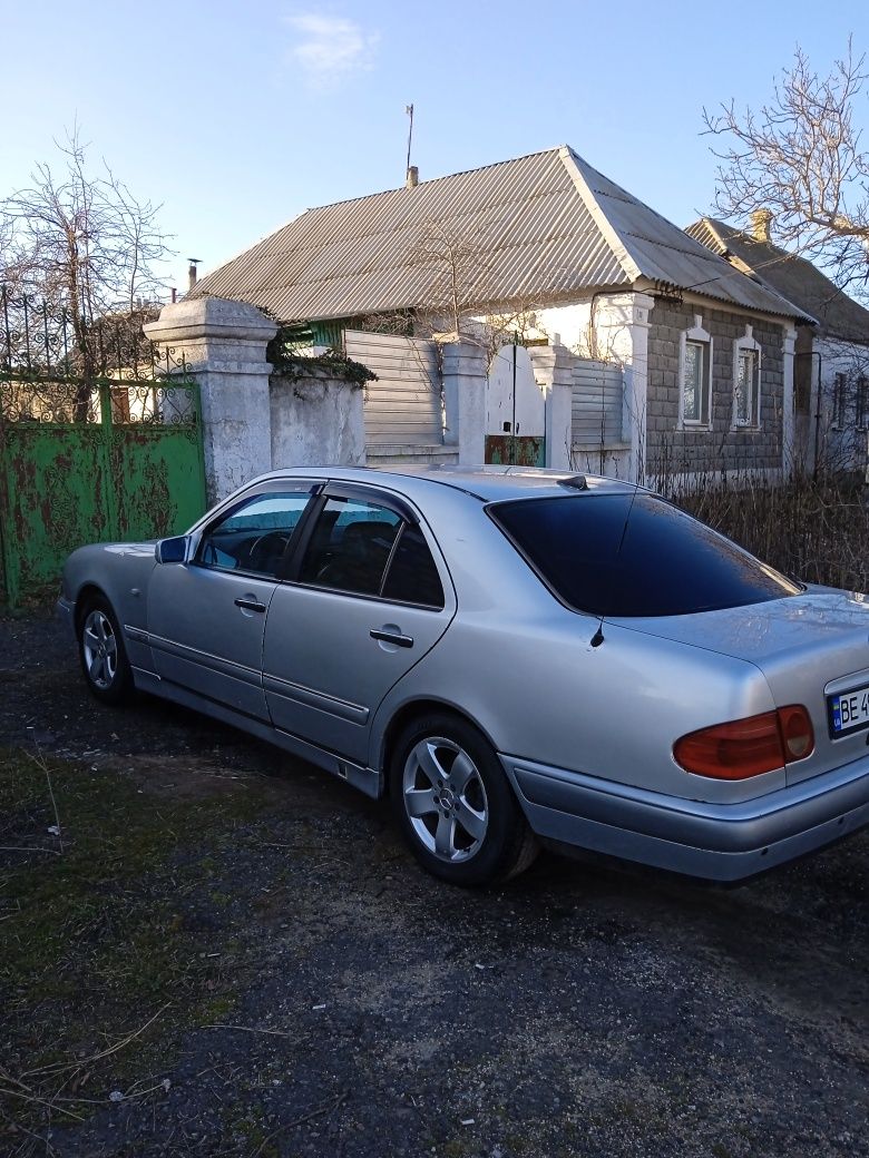 Продам Мерседес w(210)E 280