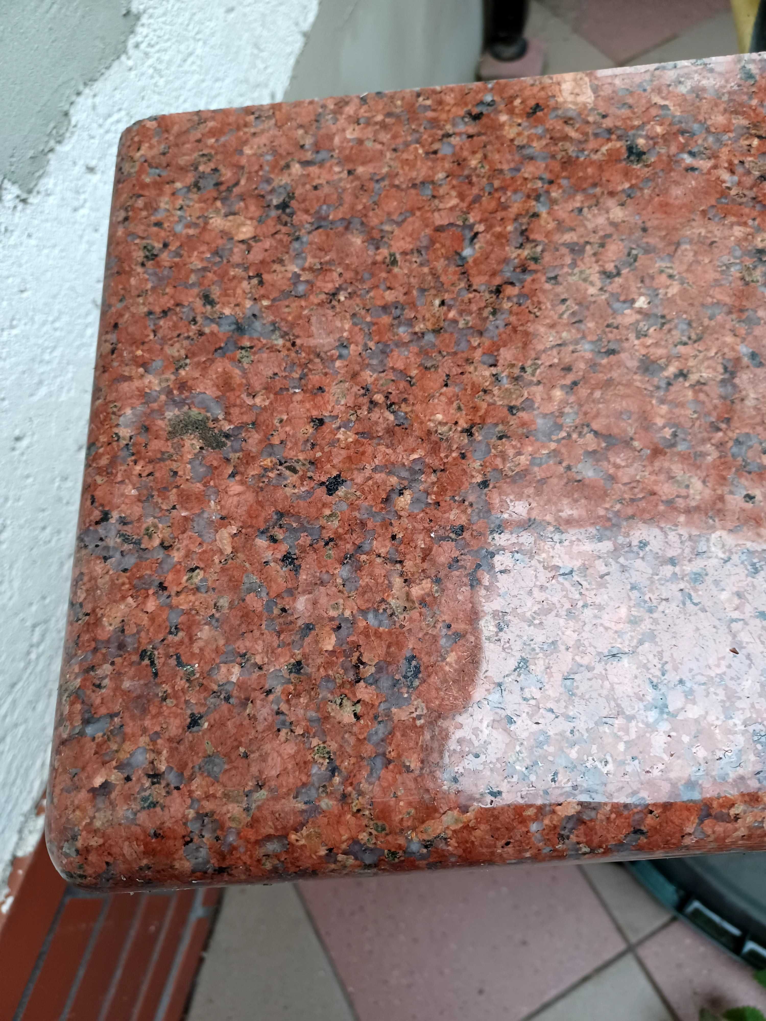 Parapet kamienny