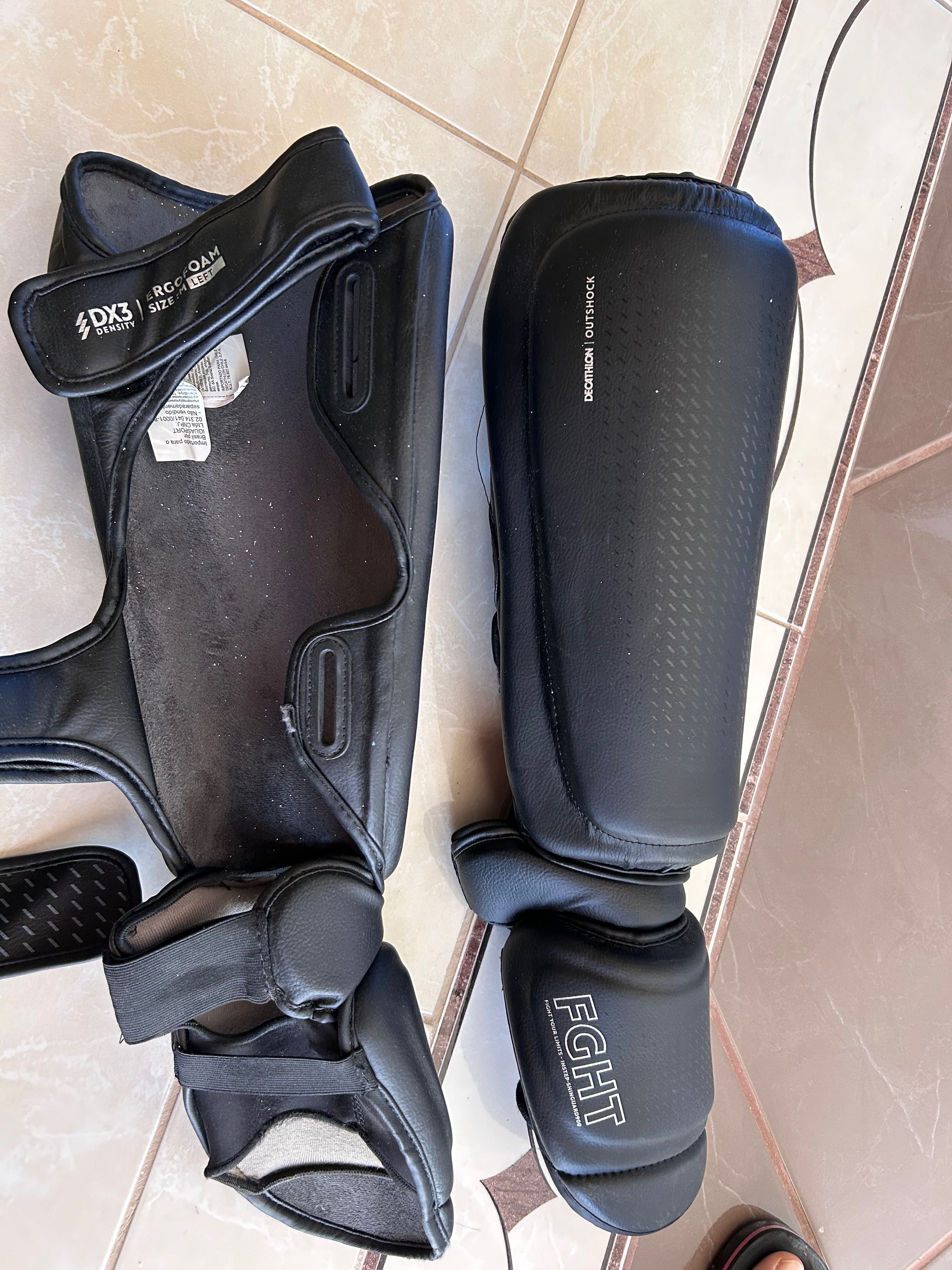Luvas- caneleiras com pé- plaustrons para boxe
