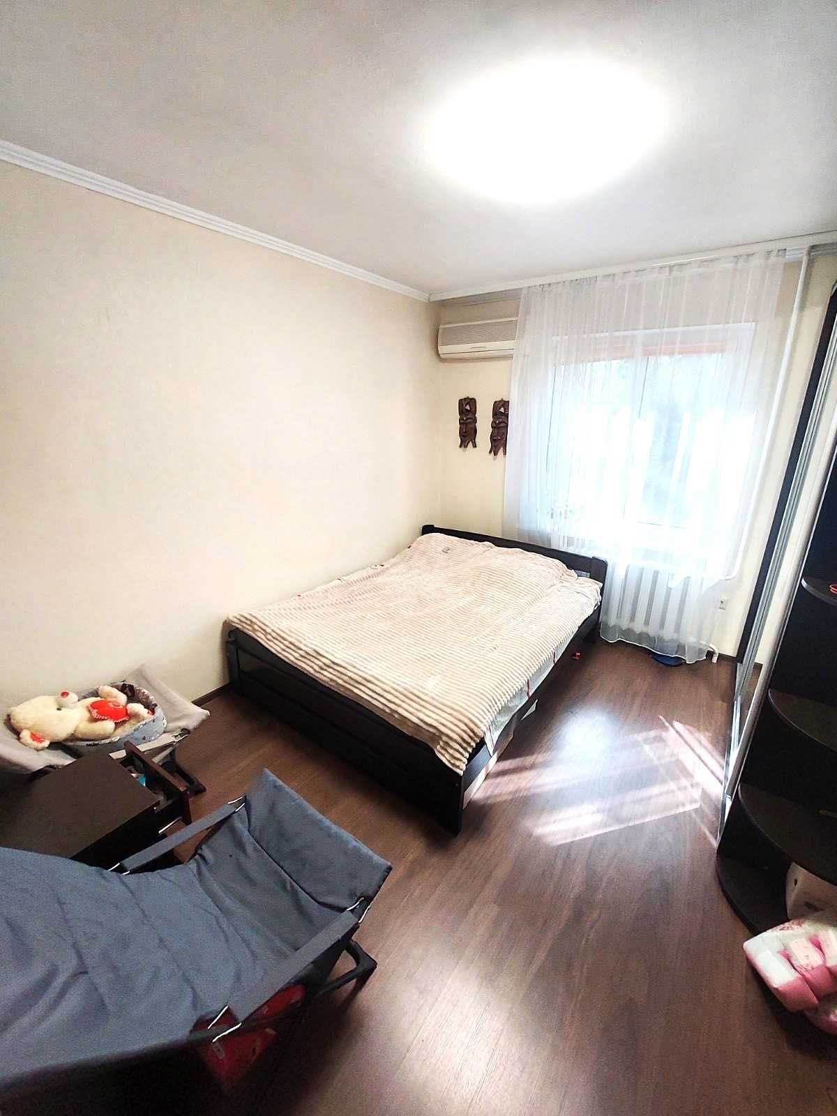 Продам двокімнатну квартиру на Кримському бульварі