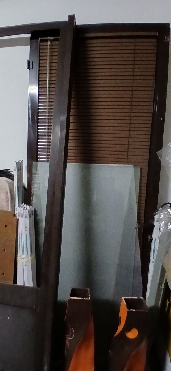 Portão de alumínio com estrutura