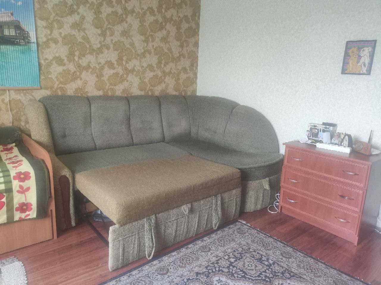 Диван кутовий (розкладний, двохспальний) (Б/У]