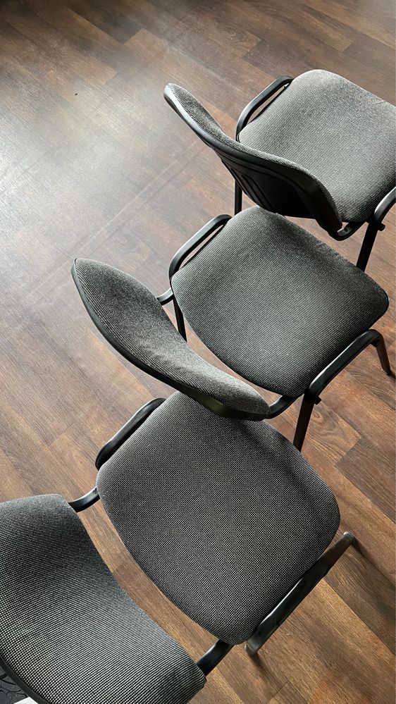 Зручні офісні стільці сірого кольору (3 шт)