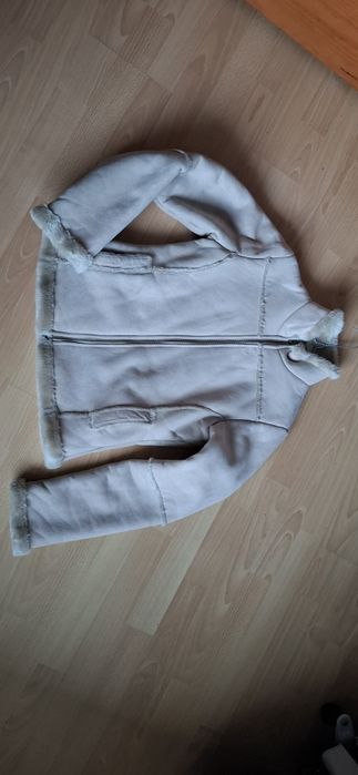 Casaco pele sintética  com pelo por dentro