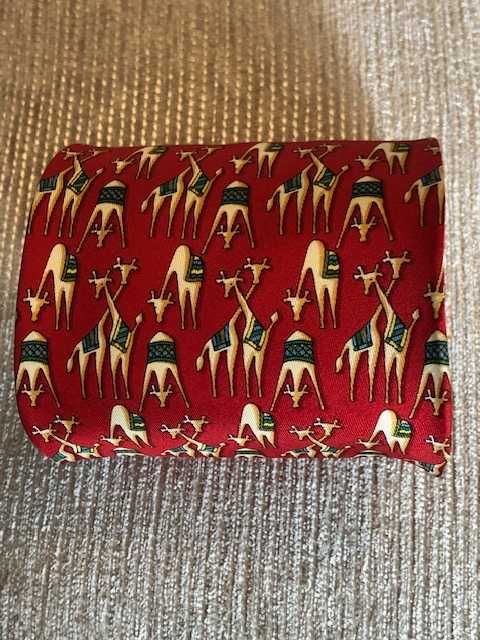 Gravata 100% seda natural da luxuosa marca Salvatore Ferragamo.