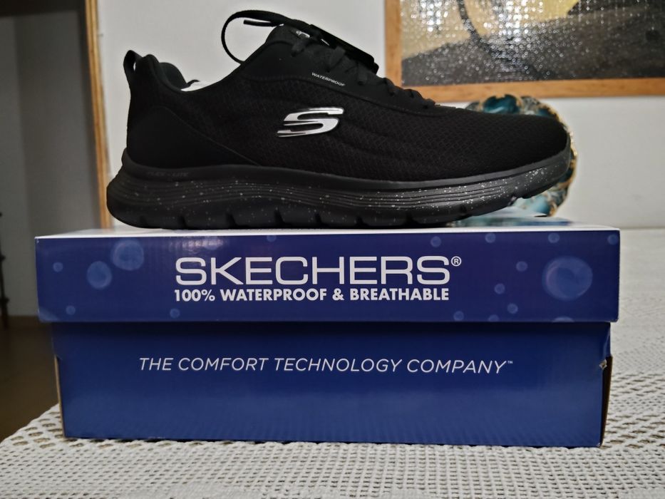 Tênis marca Skechers para mulher