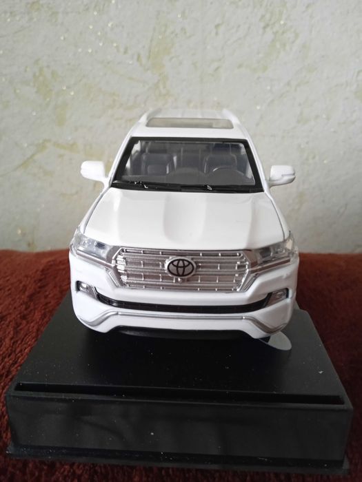 Toyota Land Cruiser WXR V8.Автопром.Масштаб 1.32.Сделано в Китае