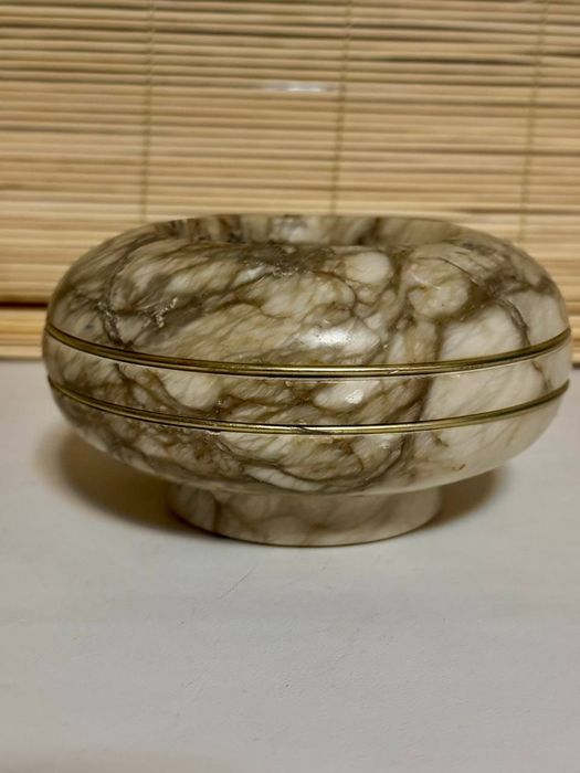 Шкатулка из мрамора