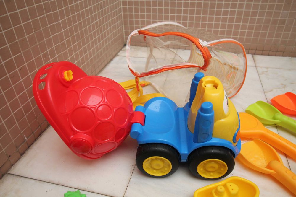 brinquedos praia criança
estão como novos