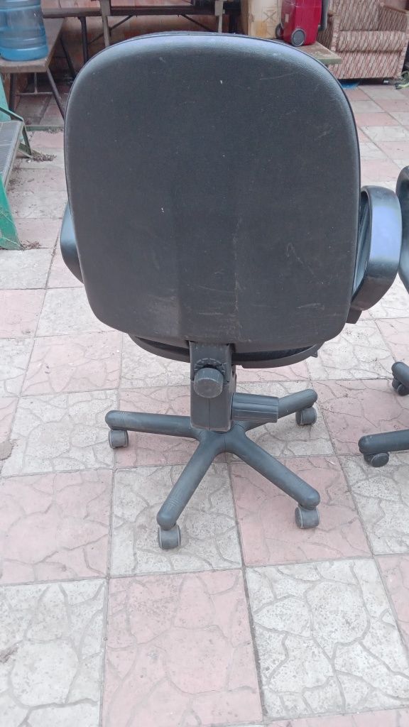 Продам компьютерные стулья кресло