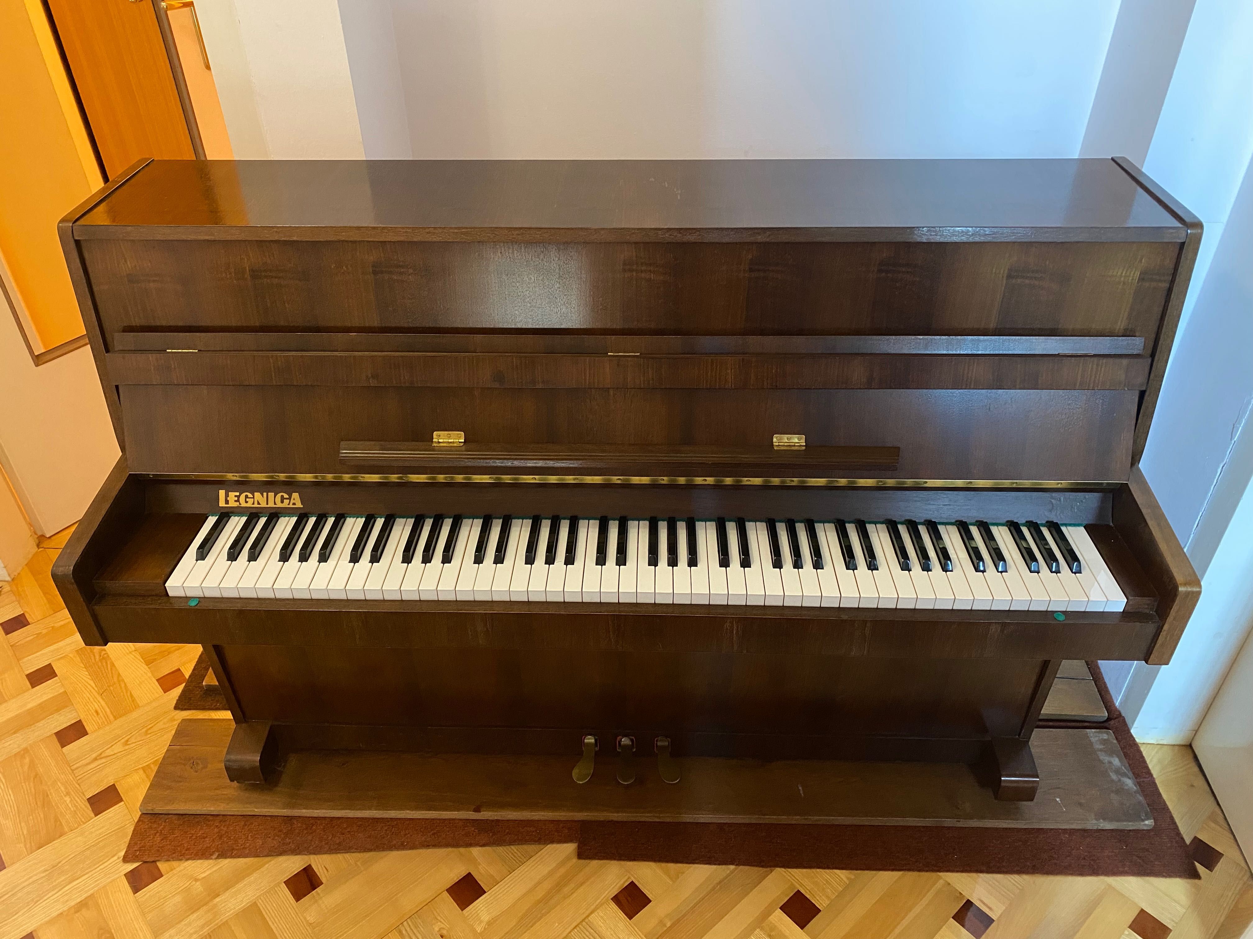 1987 Pianino ,,Legnica” Model: 100A