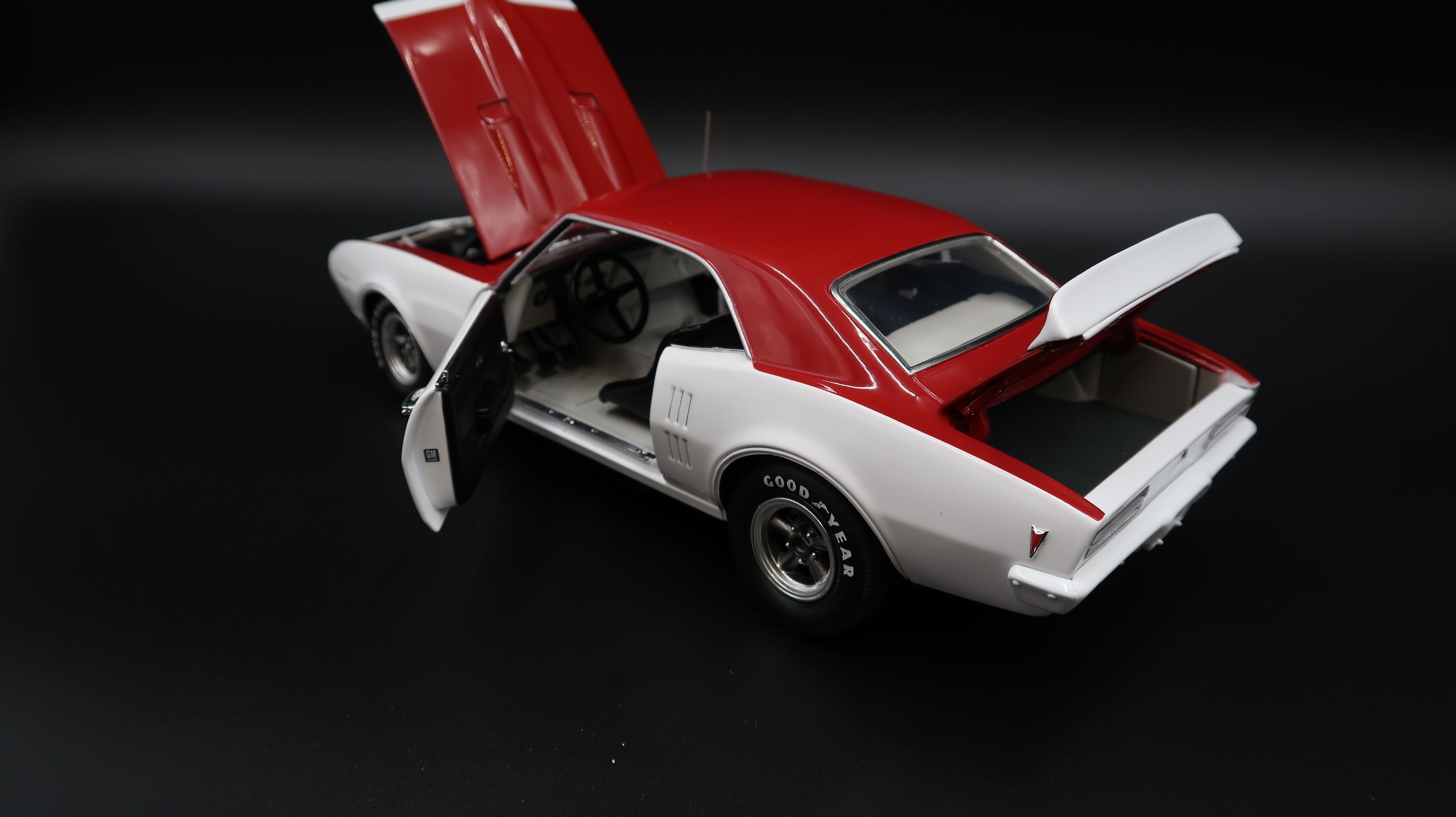 1:18 ACME 1968 Pontiac Trans AM Firebird model uszkodzony