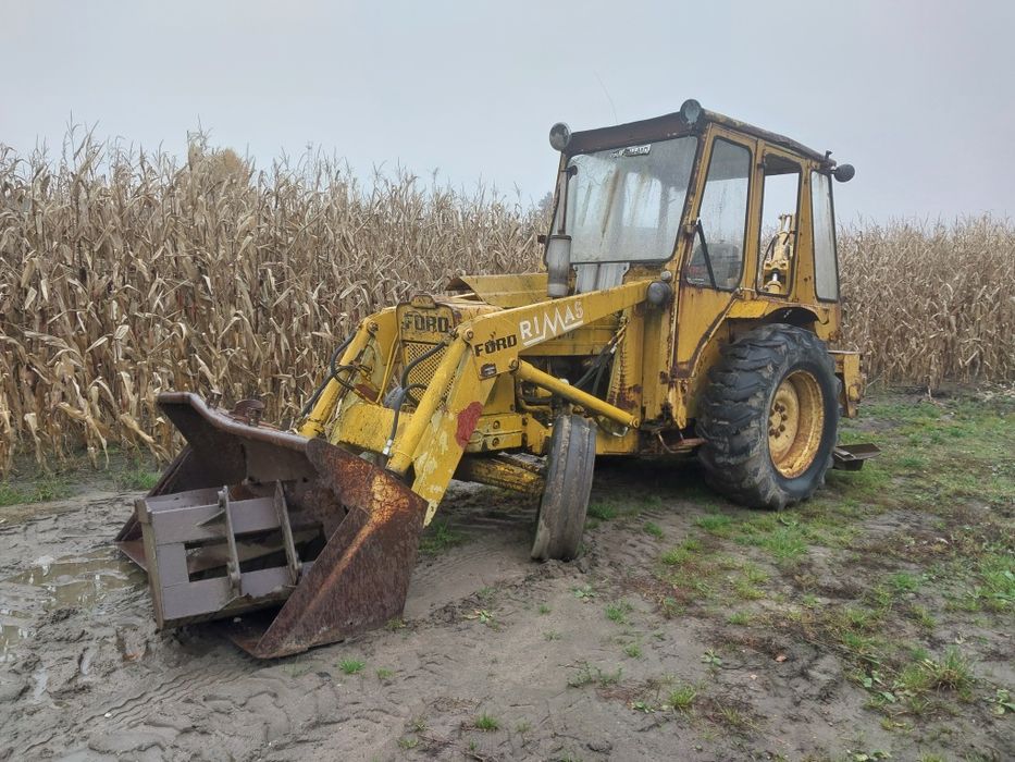 Koparkoladowarka Ford 4500