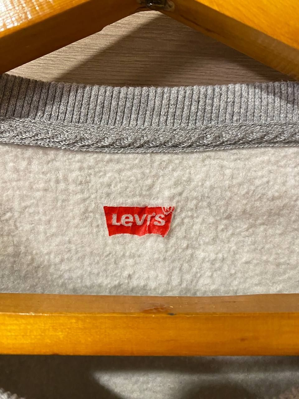 Продам чоловічий світшот Levis