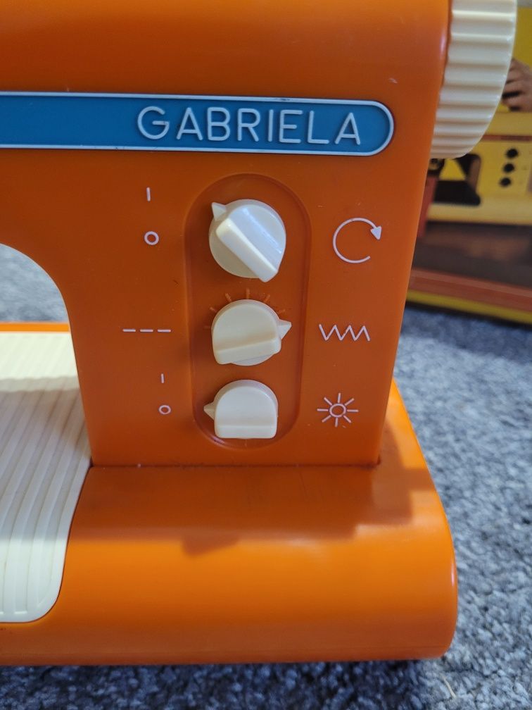 Maszyna do szycia zabawkowa dla dzieci z prl z pudełkiem
