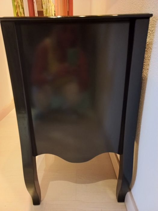 Móvel  preto decorativo