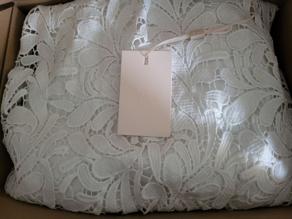 Biała suknia ślubna z koronki ASOS Y.A.S