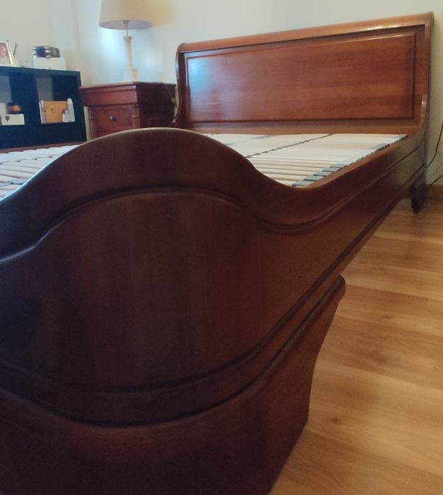 Cama cerejeira brasao