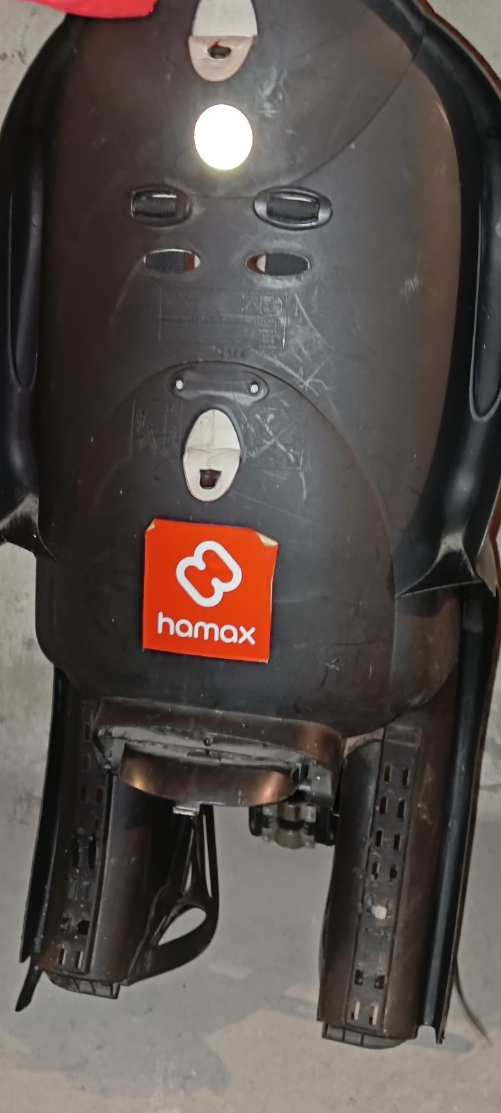 Fotelik rowerowy firmy Hamax plus kask