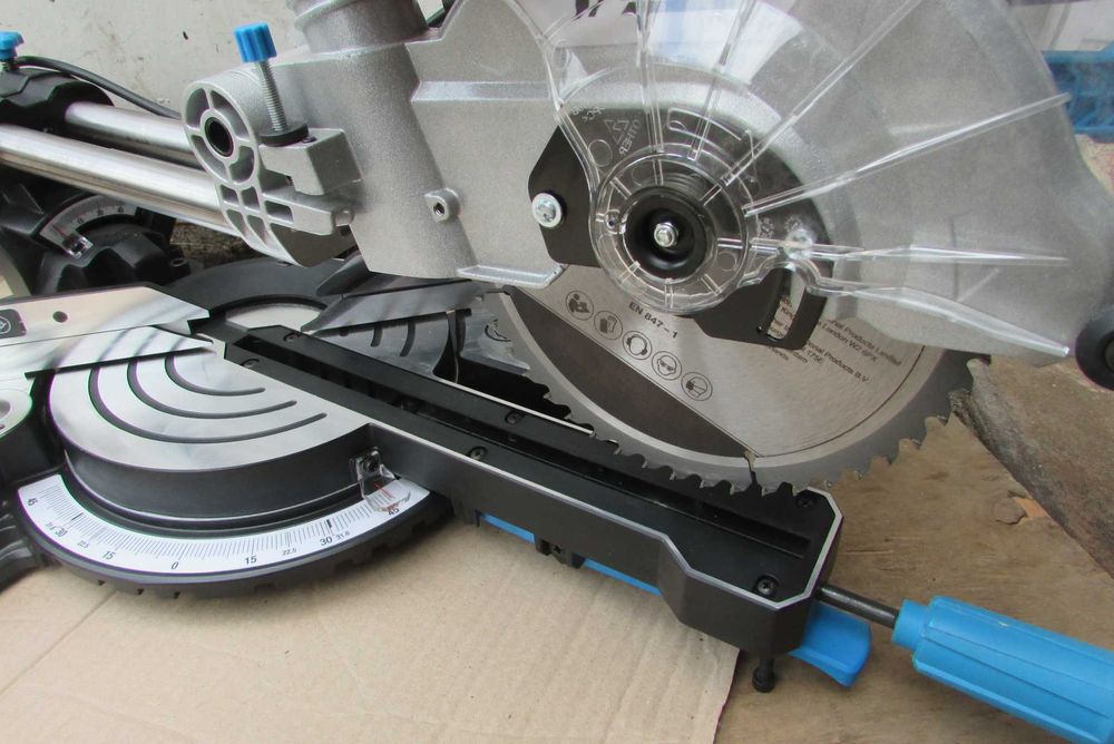 Торцовочна пила, торцовка з протяжкою Mac Allister MMIS210S-B (Англія