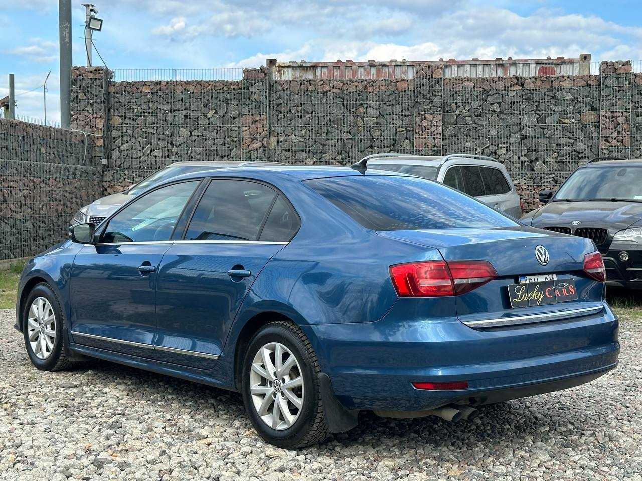 Авто Volkswagen Jetta 2017