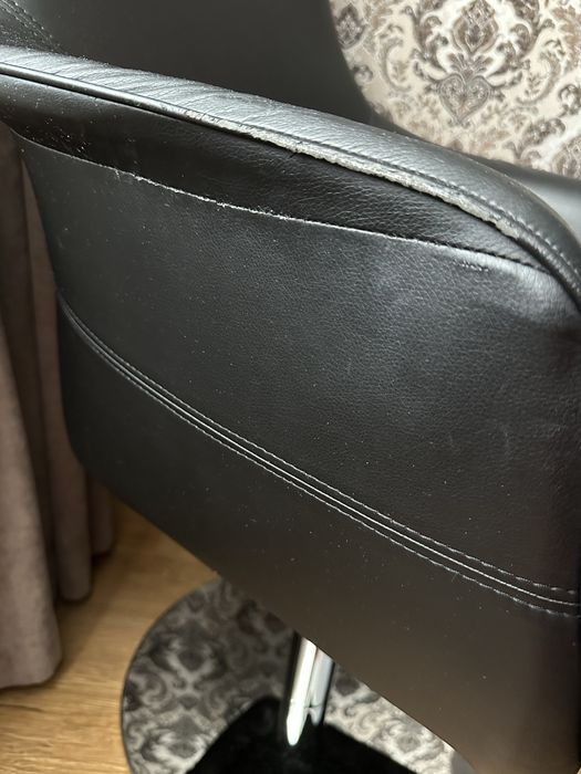 Крісло офісне або домашнє