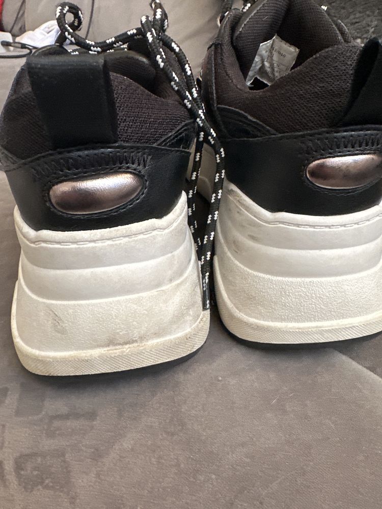 Stradiwarius 37 sportowe
