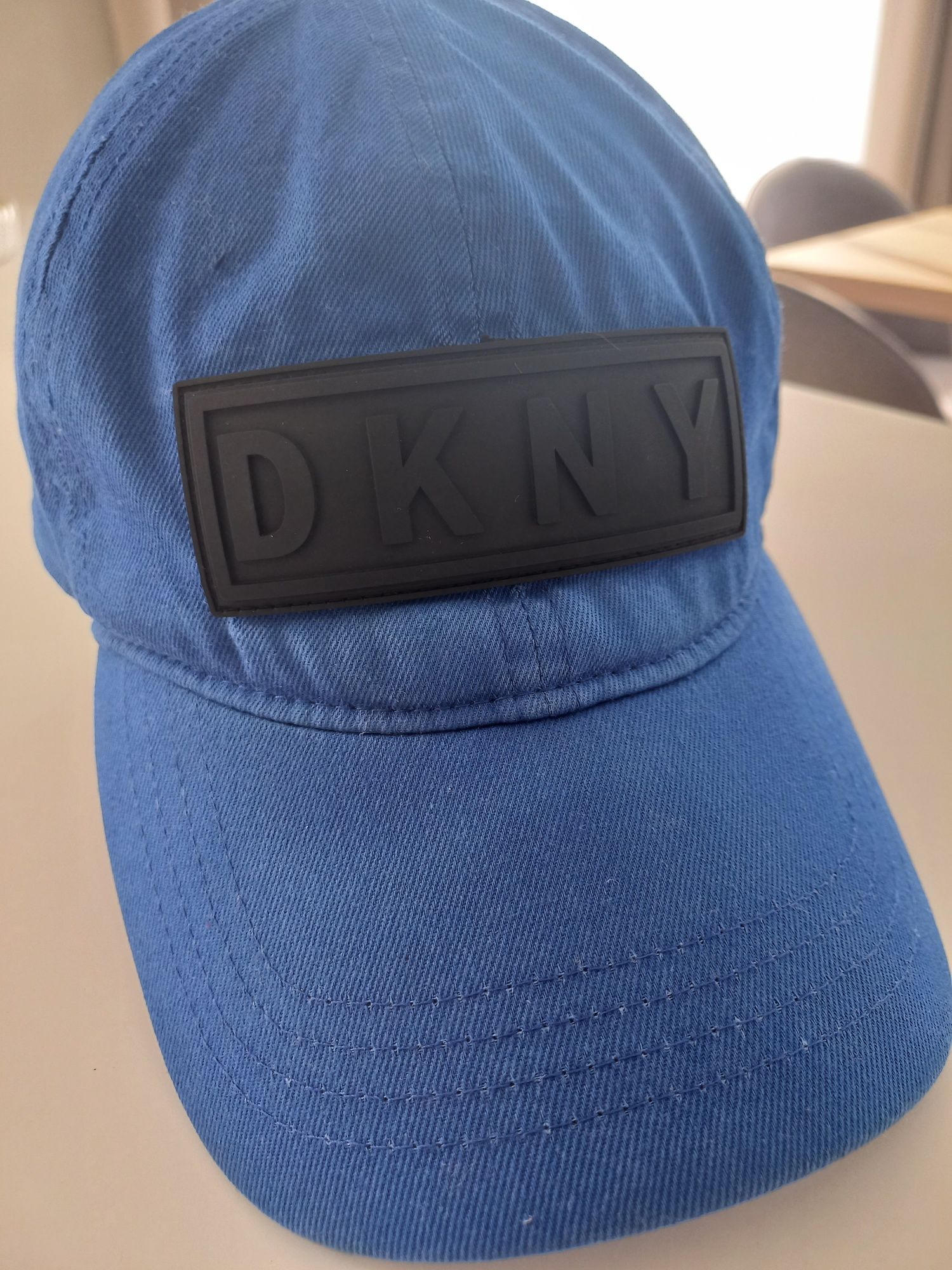 Stan BD czapka z daszkiem DKNY niebieskie czarny unisex uniwersalny