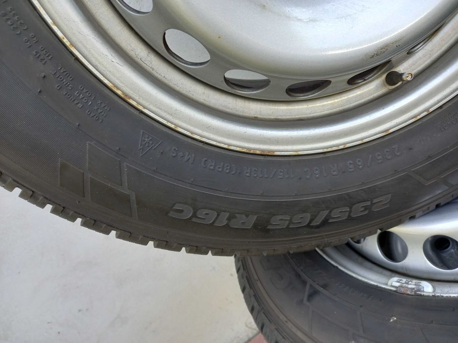 Колеса шини вантажні  PIRELLI   235/65Р16С зима