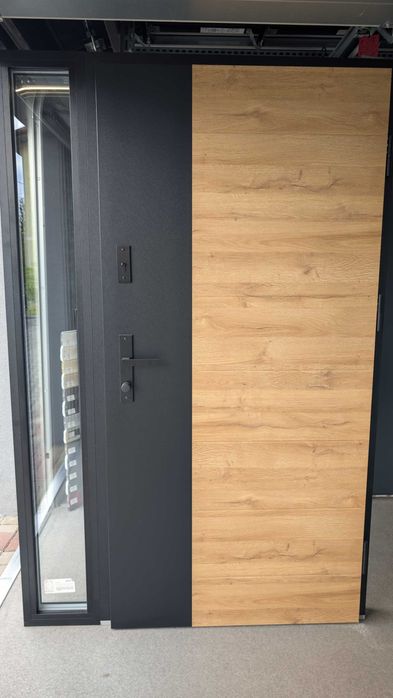 Drzwi zewnętrzne Wikęd Premium Termo z naświetlem od ręki