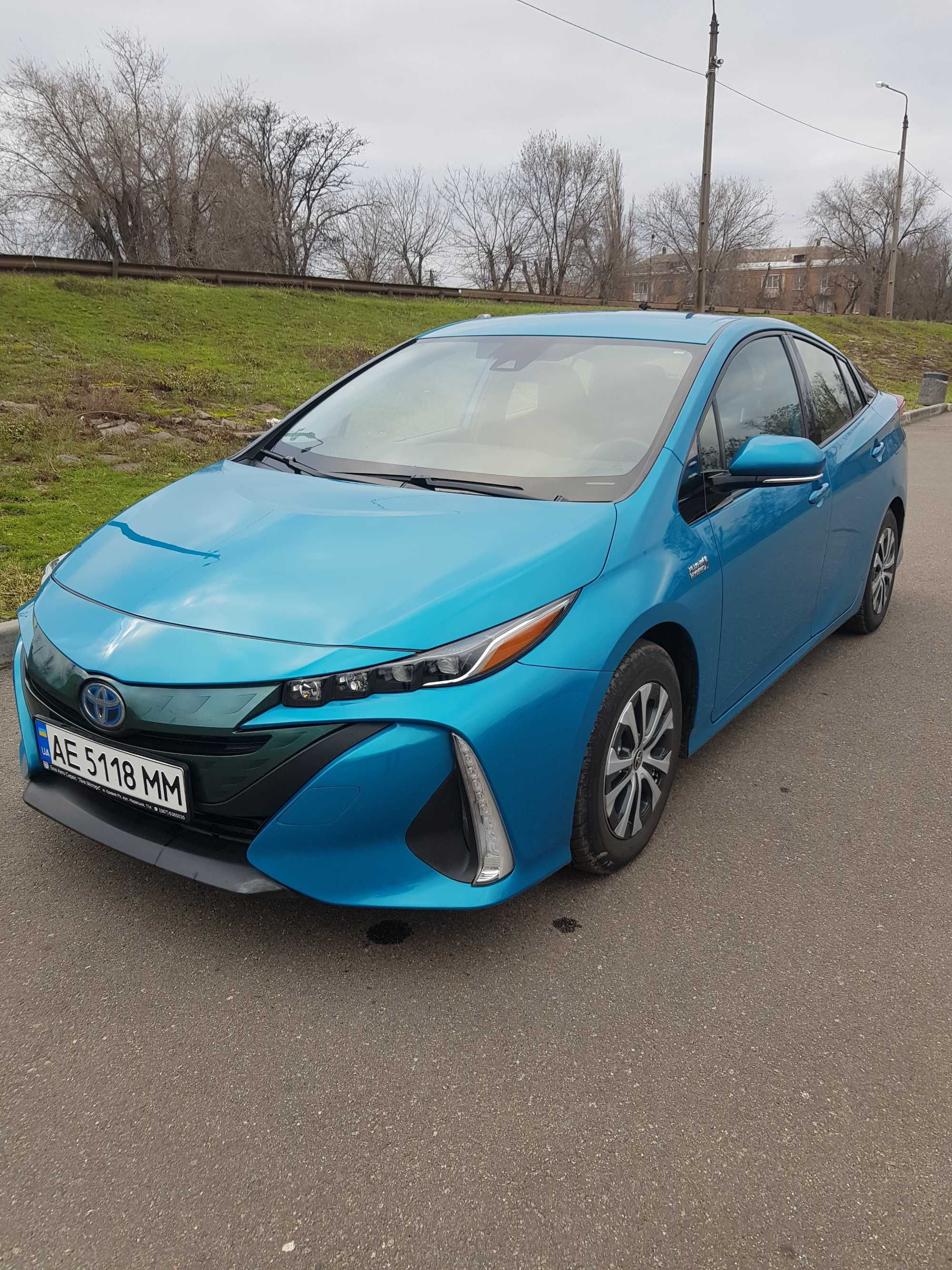 Продам тойота prius prime 2019