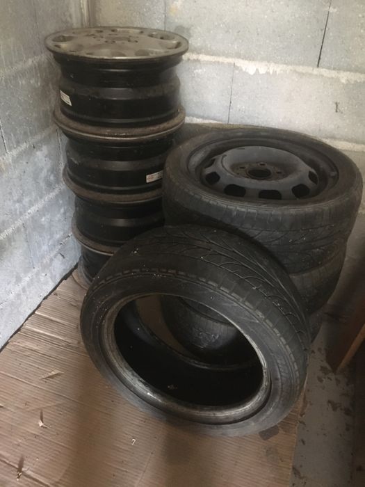 4 jantes mais 3 hantes mais 4 peneus razoaveis